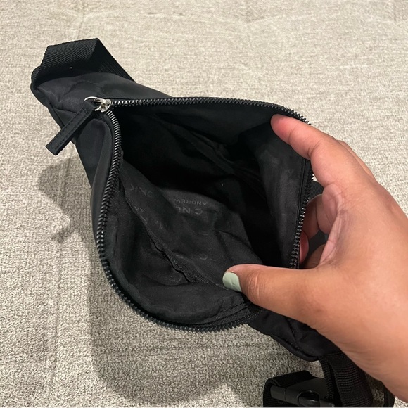 Andrew Marc Belt Bag / Waist Bag with zip. In perfect condition. - Picture 2 of 5